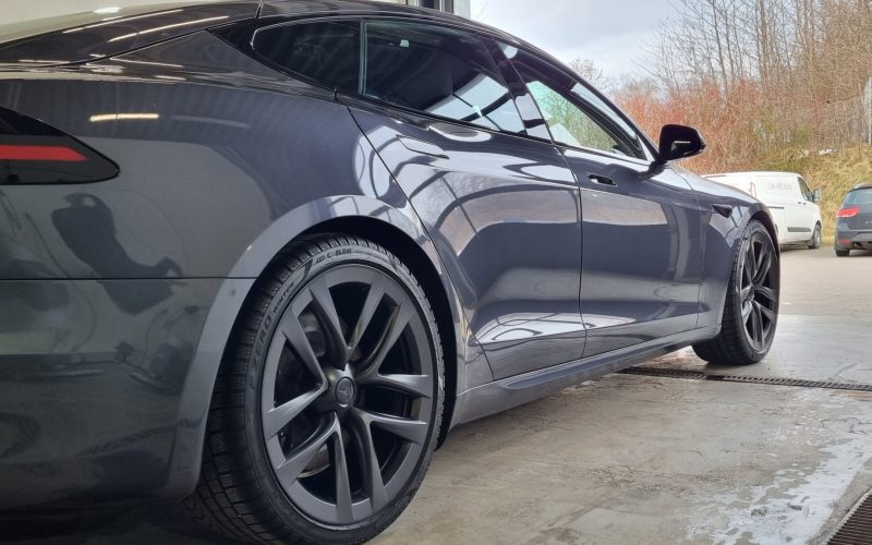 teslamodelsplaid